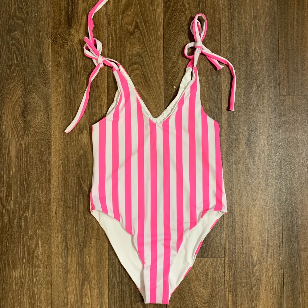 Avery One Piece Swimsuit - Picture 4 of 6